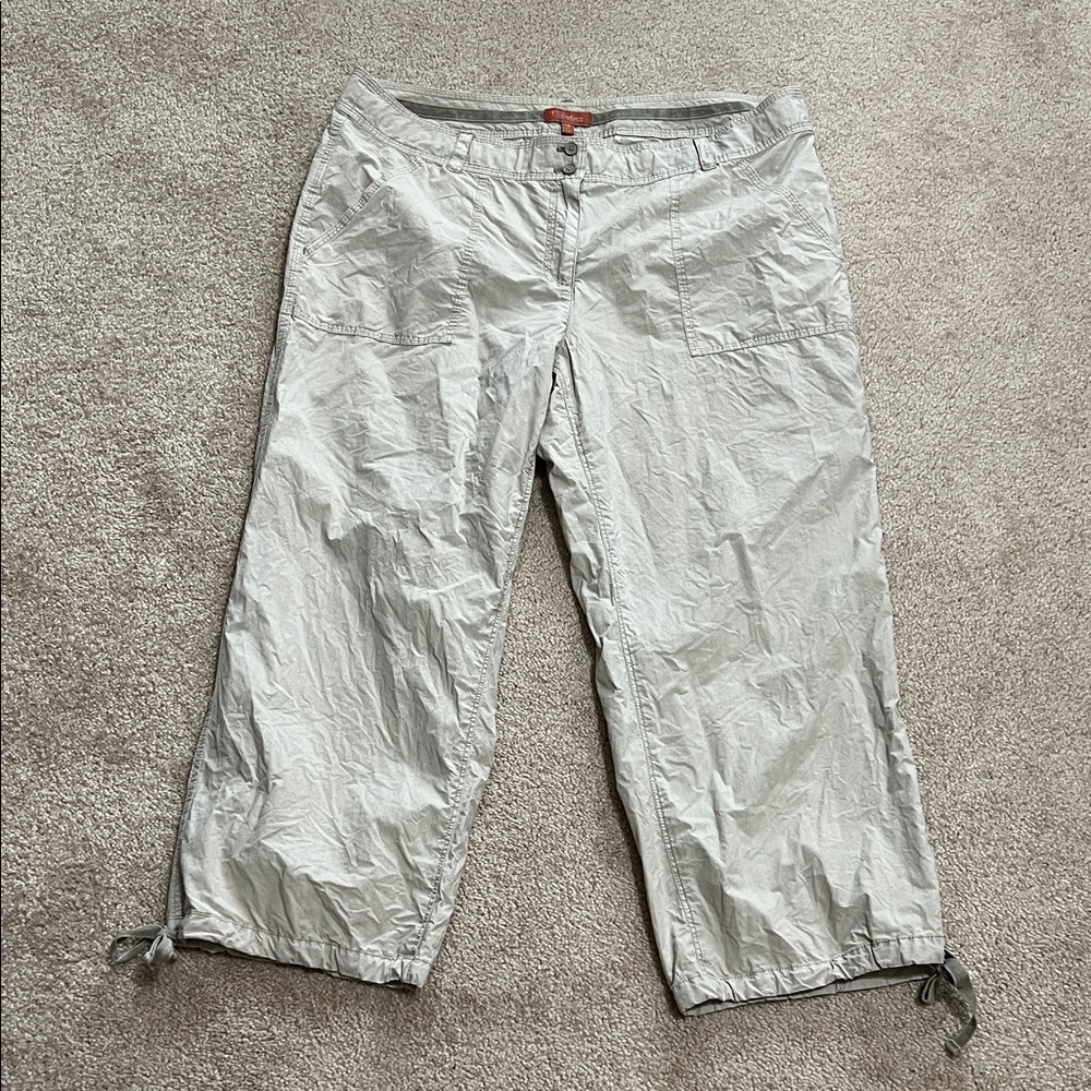 Tommy Bahama Relax Women’s Light Khaki Cargo Crop Pants